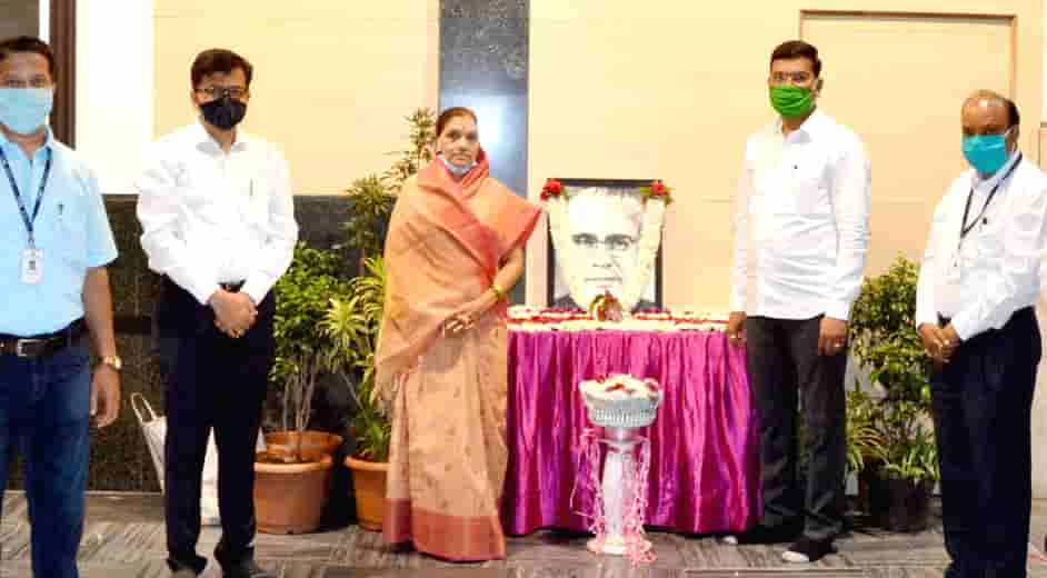 माजी मुख्यमंत्री दिवंगत वसंतराव नाईक यांच्या जयंतीनिमित्त पालिकेचे अभिवादन...