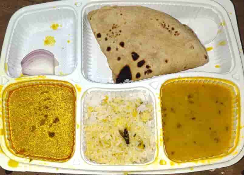 चिंचवडच्या ईएसआयसी हॉस्पिटलमध्ये कोरोना रुग्णांच्या जेवणात माश्या...