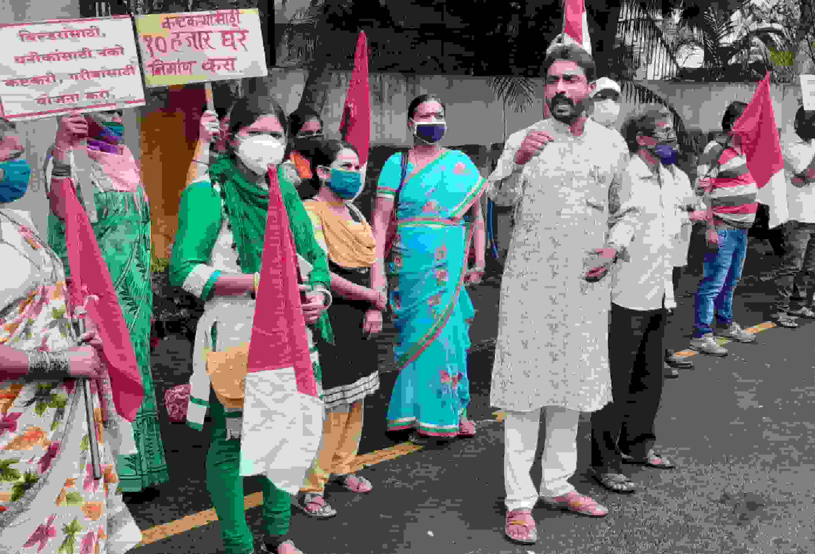 स्वस्त घरे, हॉकर्स झोनसाठी कष्टकरी संघर्ष महासंघाचे प्राधिकरण कार्यालयावर आंदोलन...