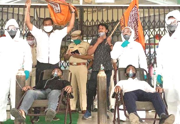 ऑटो क्लटर, बालनगरी कोविड सेंटर व आय.सी.यु, व्हेंटीलेटरसाठी मनसेचे आंदोलन...