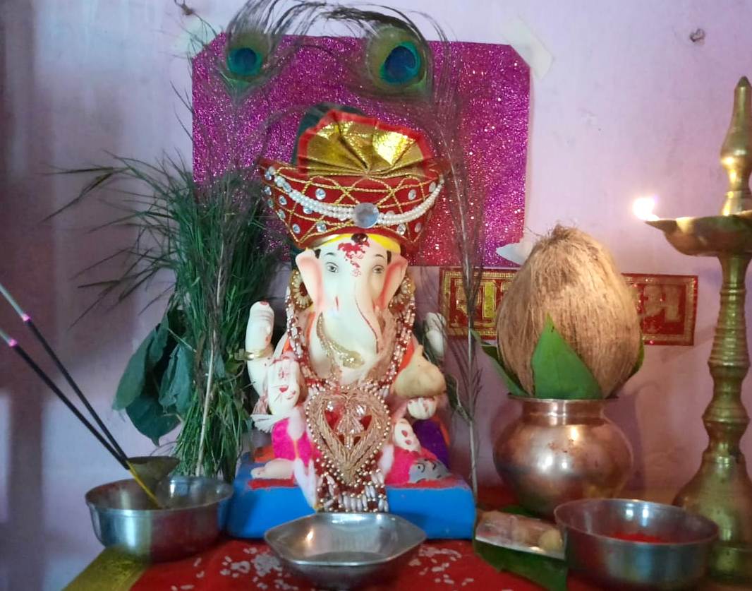 १४ विद्या आणि ६४ कलांचा अधिपती गणरायाची शहरात घरोघरी प्रतिष्ठापना...