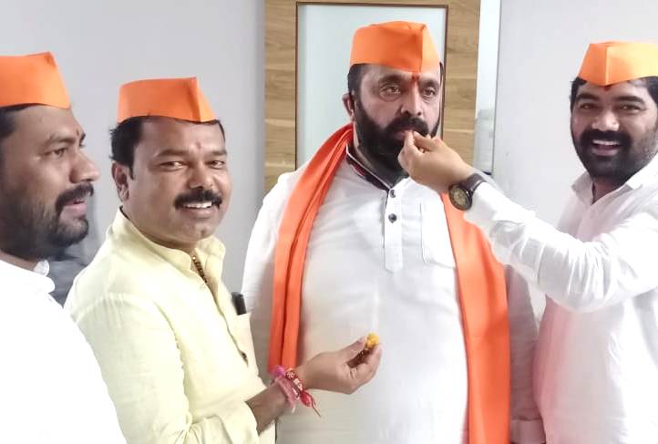 पोलिसांचा मनाई आदेश झुगारून आमदार महेश लांडगे यांचे 'सेलिब्रेशन'...