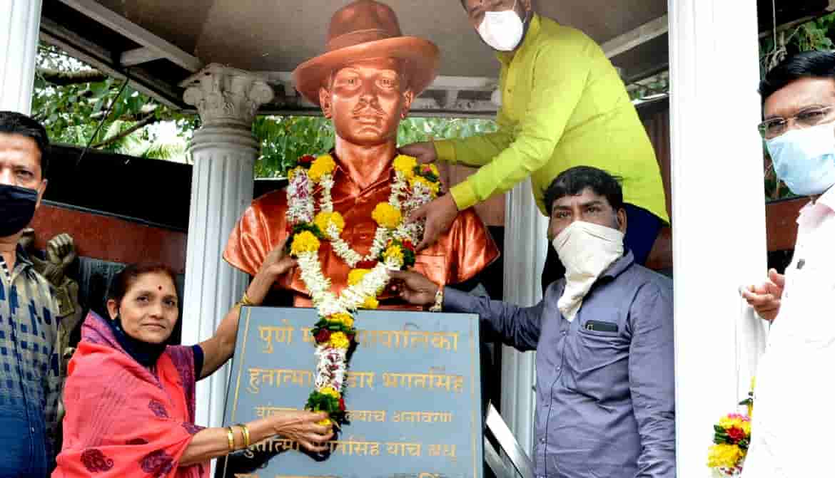 क्रांतीदिनानिमित्त पालिकेचे क्रांतिवीरांना अभिवादन...