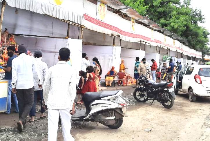 कोरोनामुळे गणेश उत्सवानिमित्त बाजारपेठेत खरेदीसाठी नागरिकांचा निरुत्साह...