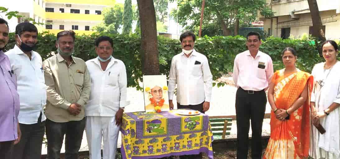 काळेवाडीतील तापकीर माध्यमिक व एलबीटी इंग्लिश स्कूलमध्ये शिक्षक दिन साजरा...