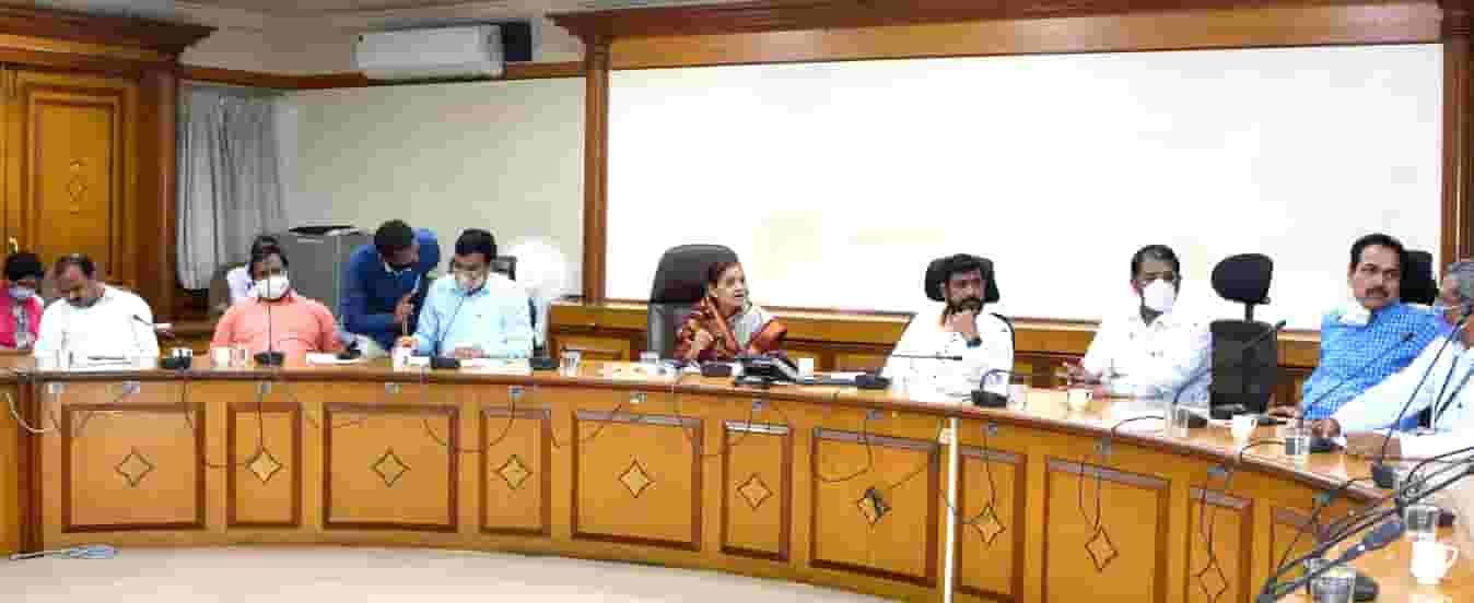 पदाधिकाऱ्यांना पाणीपुरवठा बैठकीत विचारलेल्या प्रश्नांची उत्तरे मिळणार पुढील बैठकीत...