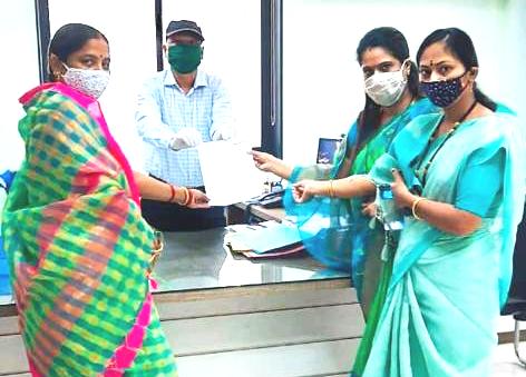 घरातील विदयुत उपकरणांच्या नुकसानीविरोधात कुंदा भिसे यांचे महावितरणास निवेदन...