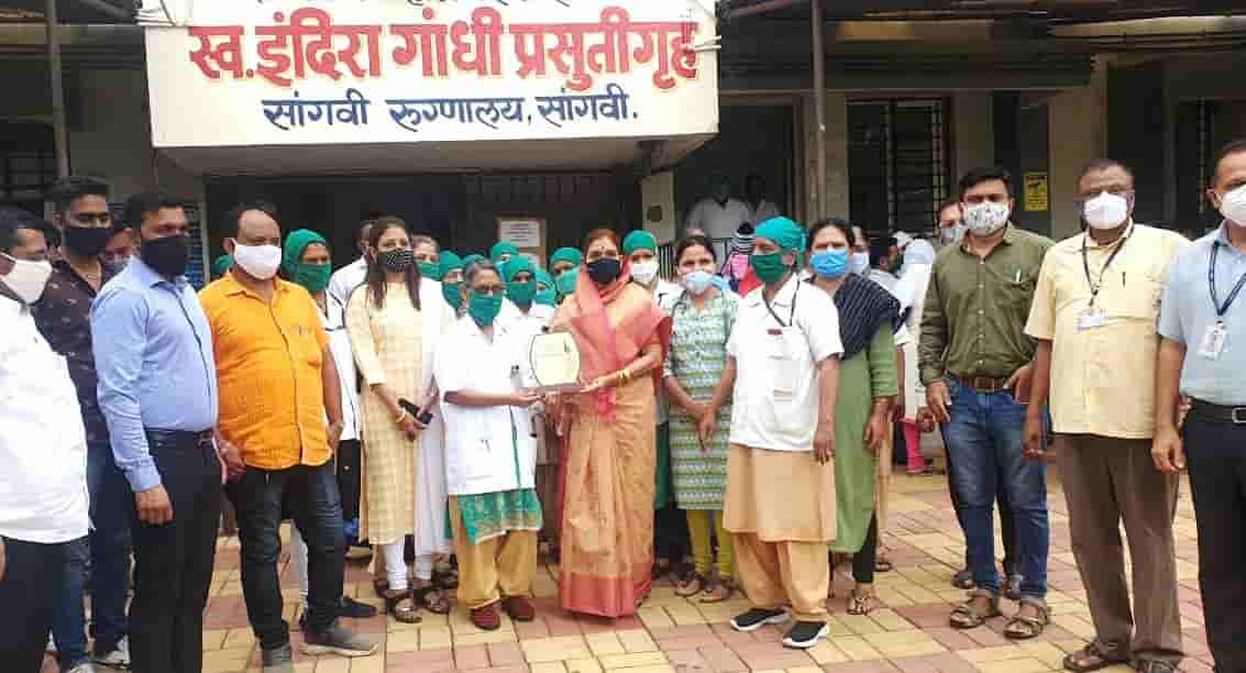 सांगवीत राही-माई प्रतिष्ठाण व जे. डी. ग्रुपच्या वतीने कोरोना योद्ध्यांचा सन्मान...
