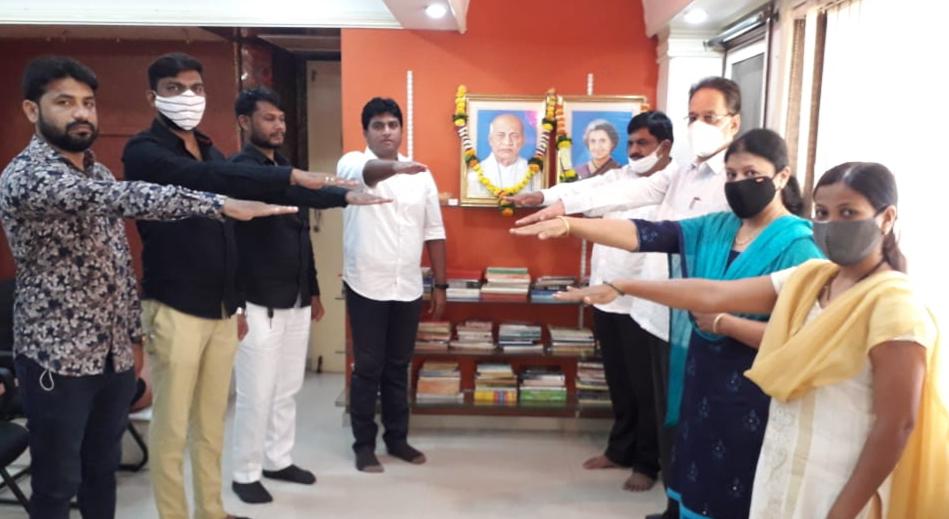 स्व. इंदिराजी व सरदार पटेलांना काँग्रेस कार्यकर्त्यांचे अभिवादन...
