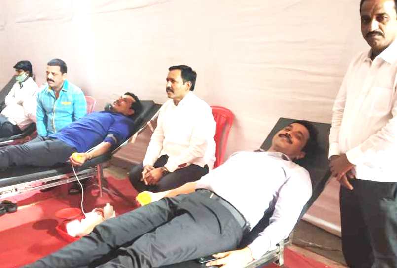 कोरोनाचे गांभीर्य ओळखून वाढदिनी केला रक्तदानाचा विधायक संकल्प - वसंत काटे...