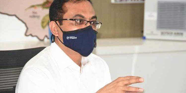 शहरातील पेठ क्रमांक २२ मधील किती क्षेत्र रेडझोन हद्दीत येते, सर्वेक्षण करा - जिल्हाधिकारी...