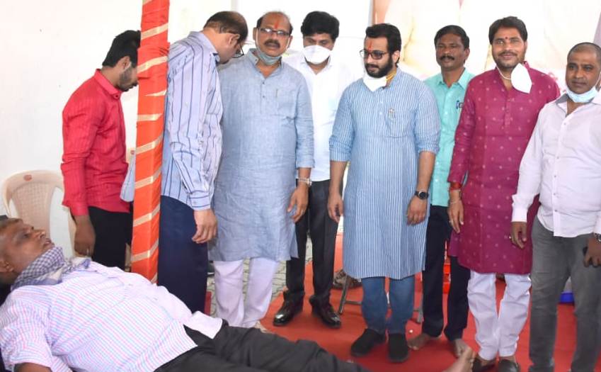 नगरसेवक प्रविण भालेकर यांच्या पुढाकाराने लोकनेते शरद पवार यांचा वाढदिवस साजरा...