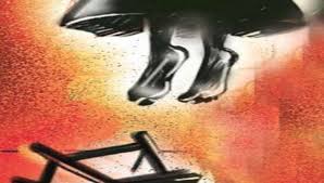 आत्महत्या केलेल्या महिलेच्या अंतर्वस्त्रात मिळाली पोलिसांना सुसाईड नोट..