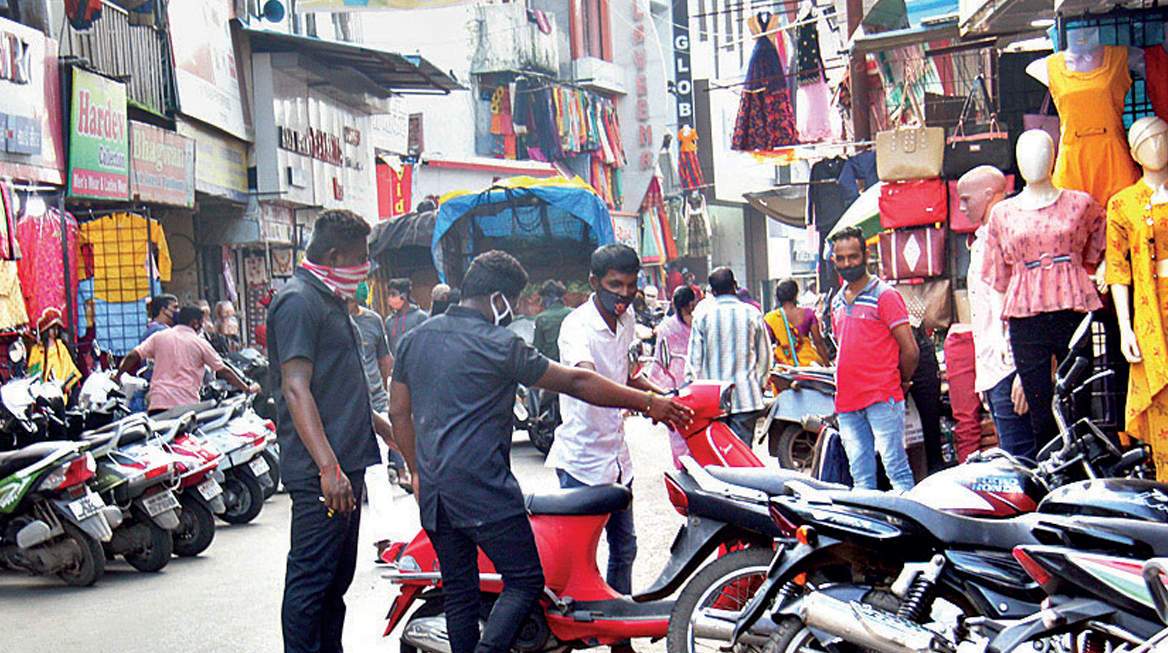 पिंपरी-चिंचवड शहरात ''भारत बंद'' ला संमिश्र प्रतिसाद...