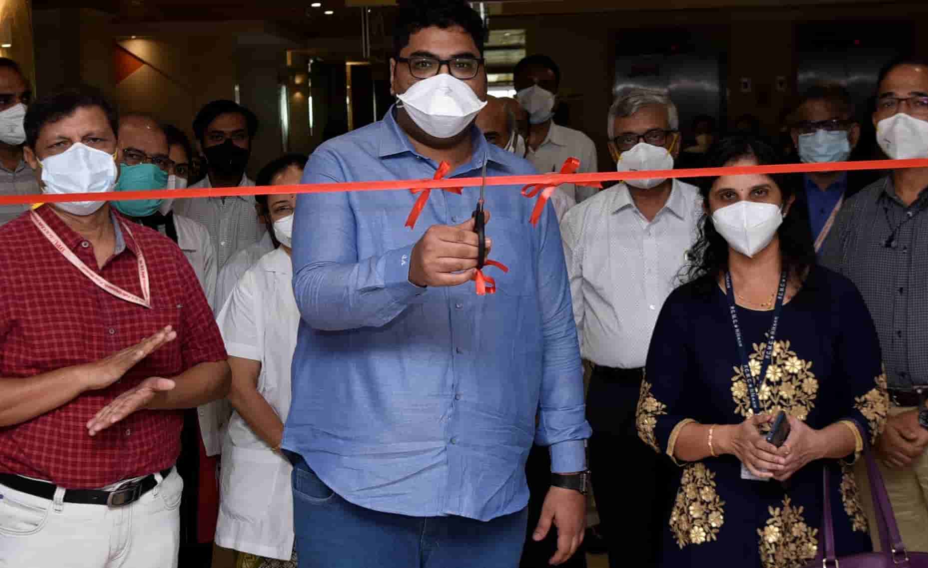 पिंपरीतील डी. वाय पाटील रुग्णालयात कोविड १९ लसीकरण अभियानाला सुरुवात...