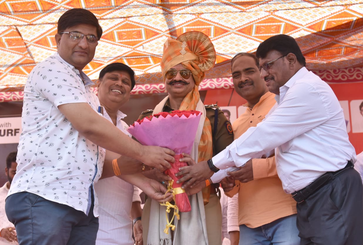 वर्ल्ड बूक ऑफ रेकॉर्ड पोलीस आयुक्त कृष्ण प्रकाश यांचा शिवसेनेच्यावतीने सत्कार..