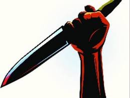 प्रेमसंबंधाच्या संशयावरून तरुणाच्या गळ्यावर कटरने वार..
