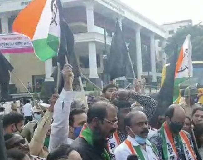 पालकमंत्री अजित पवारांना डावलून आवास योजनेची सोडत; राष्ट्रवादीकडून विरोध..