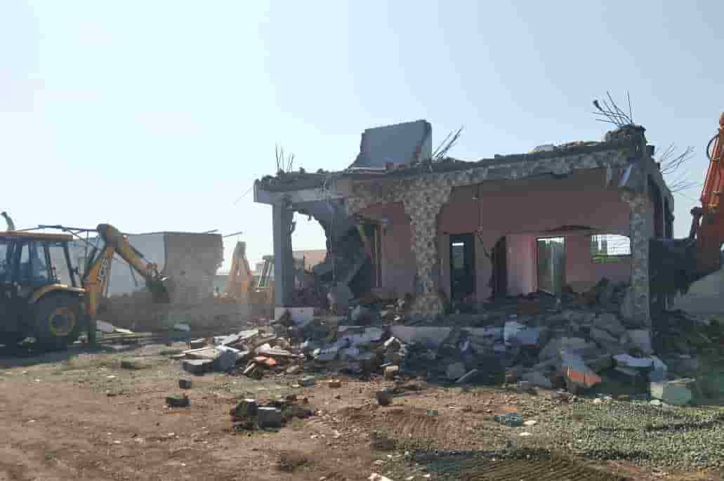 पालिकेच्या अनाधिकृत बांधकाम नियंत्रण विभागाकडून सलग दुसऱ्या दिवशी मोठी कारवाई..