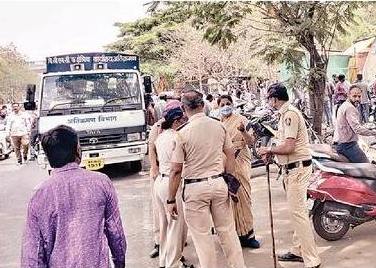 मोरवाडी चौक ते पिंपरीगाव परिसरात अतिक्रमणे, हातगाड्या, टपऱ्या उध्वस्त..