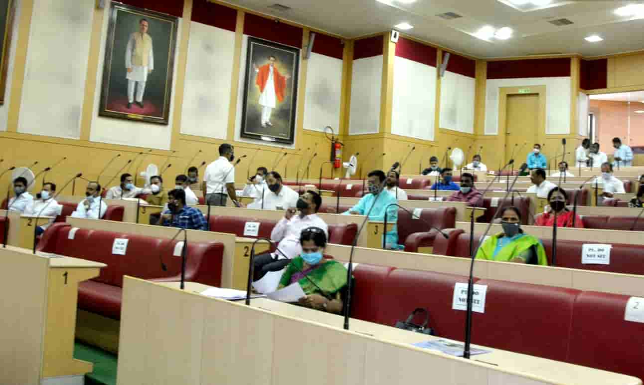 पालिकेच्या अर्थसंकल्पावरून सत्ताधारी नगरसेवकांची खदखद बाहेर..
