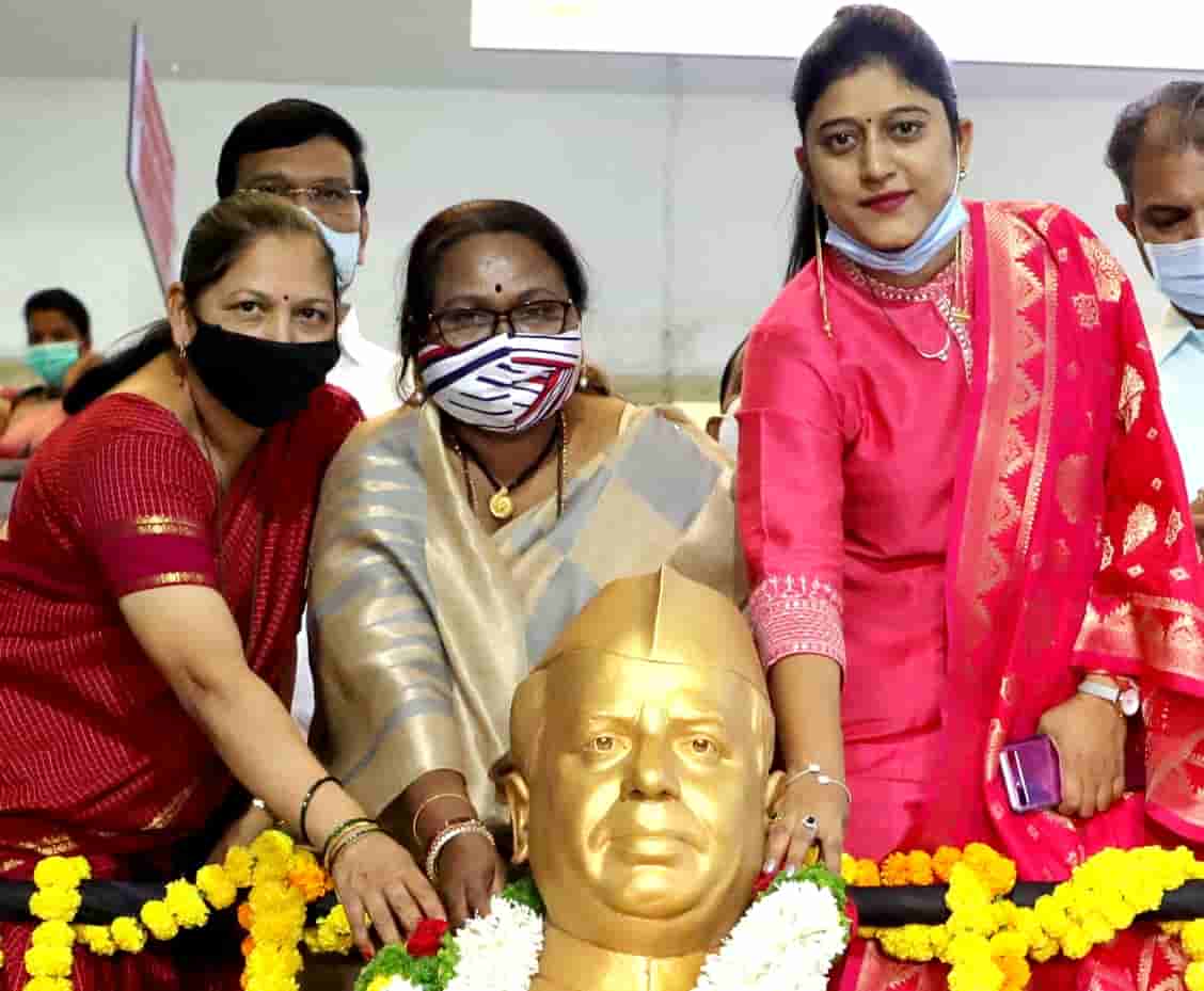 राज्याचे प्रथम मुख्यमंत्री दिवंगत यशवंतराव चव्हाणांची जयंती पालिकेकडून उत्साहात साजरी...