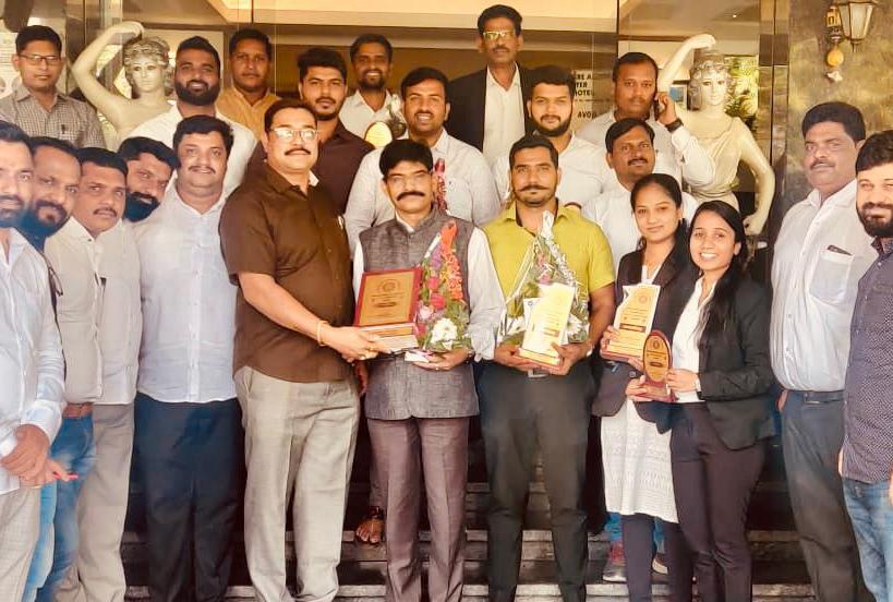 ॲडव्होकेटस बार असोसिएशनचे नवनिर्वाचित अध्यक्ष गोरक्षनाथ झोळ व कार्यकारणीचा सत्कार..
