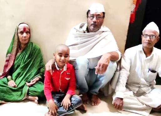 आजीच्या निधनानंतर सांत्वन करण्यासाठी जॅकी श्रॉफ थेट मावळात..