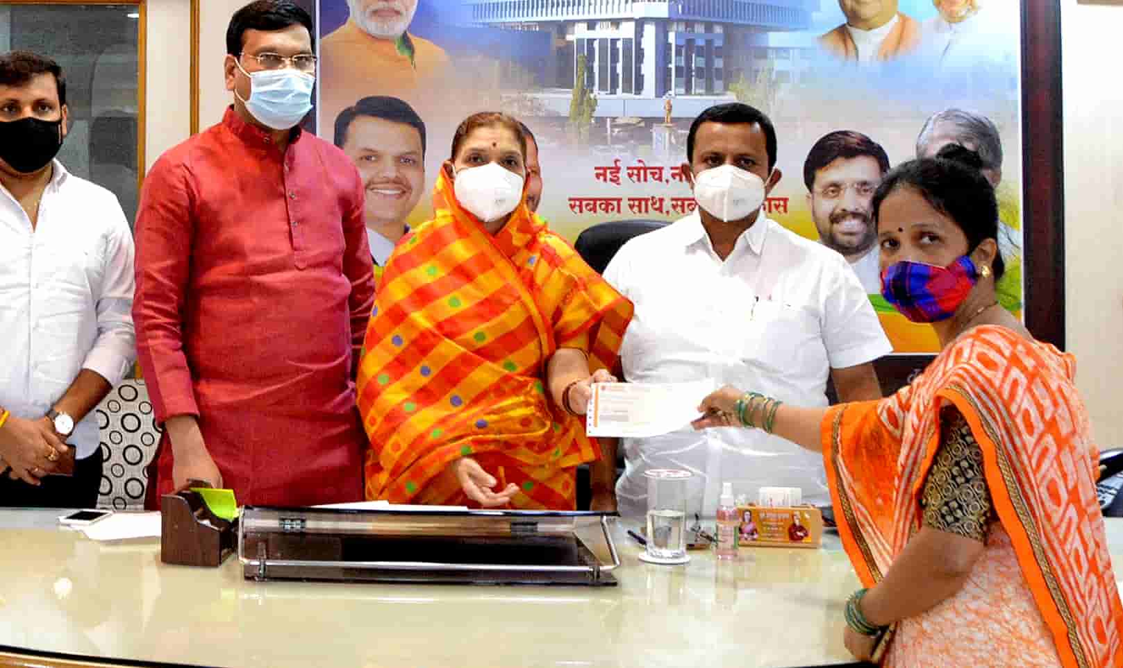 पिं. चिं. पालिकेच्या दिवंगत कोविड योद्ध्यांच्या वारसांना अर्थसहाय्य प्रदान...