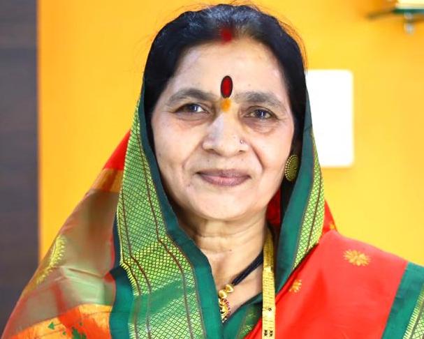 'जम्बो' कोविड सेंटरमध्ये रुग्णांना मोबाईल नेण्याची परवानगी द्या'..