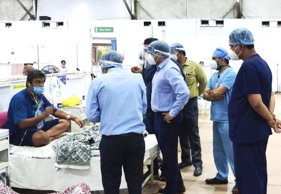 वाढत्या तक्रारींची दखल घेत, आयुक्त पाटील यांची जम्बो कोविड रुग्णालयास भेट..
