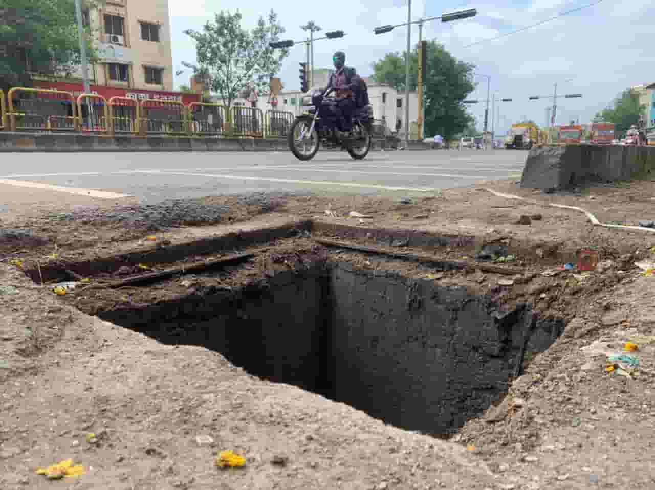 काळेवाडी फाट्याकडे जाणाऱ्या तापकीर चौकात अपघातजन्य स्थिती..