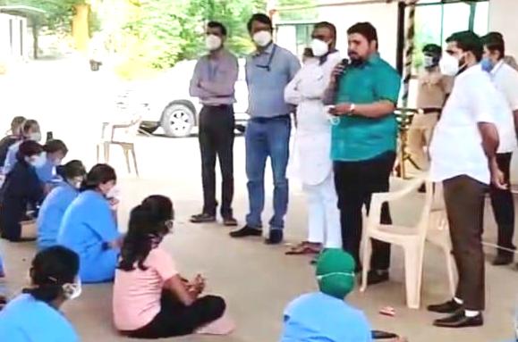 ऑटो क्लस्टर कोविड केअर सेंटरच्या कर्मचाऱ्यांवर बेकारीची कुऱ्हाड..
