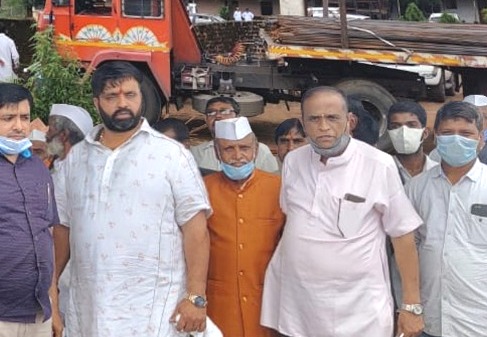 आंबेगाव तालुक्यातील आदिवासी विभाग शाळेला भाजपाचा ‘एक हात मदतीचा’..