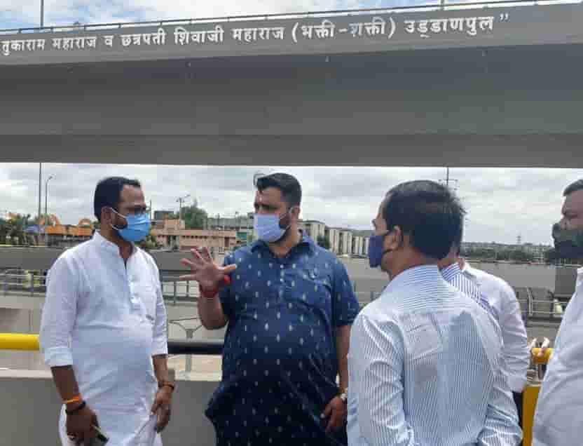 भक्ती-शक्ती उड्डाणपुलावरील वाहतूक नियोजनबद्ध करा..