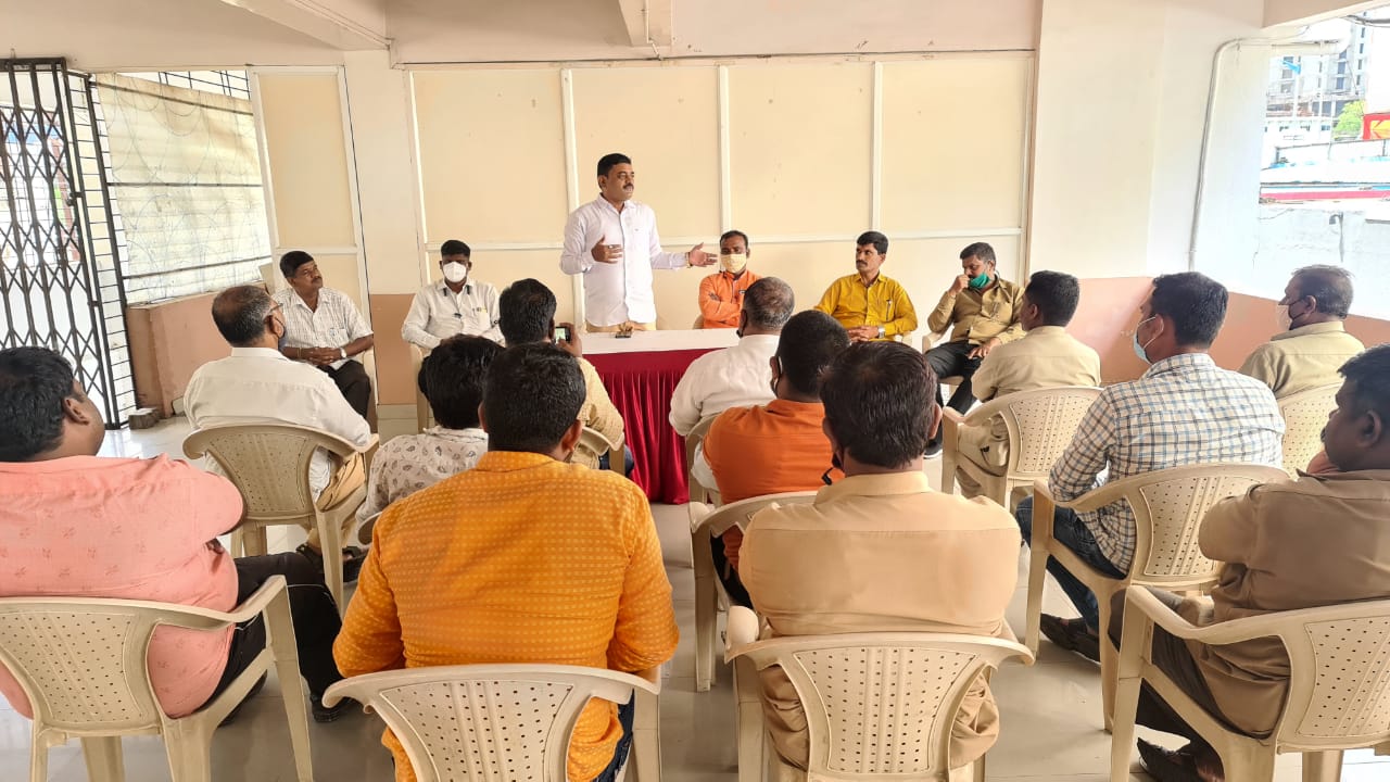 रिक्षाचालक व कष्टक-यांना तातडीने आर्थिक मदत द्या; अन्यथा तीव्र आंदोलन...