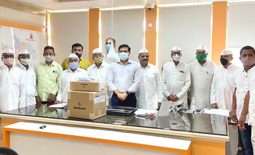 पालिकेच्या वायसीएम रुग्णालयास वैद्यकीय उपकरणांची भेट..