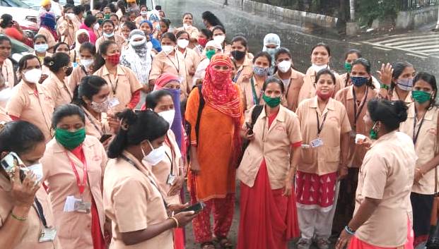 कोरोना काळात जीव धोक्यात घालणाऱ्या आशा सेविकला केवळ ३५ रुपये मानधन..