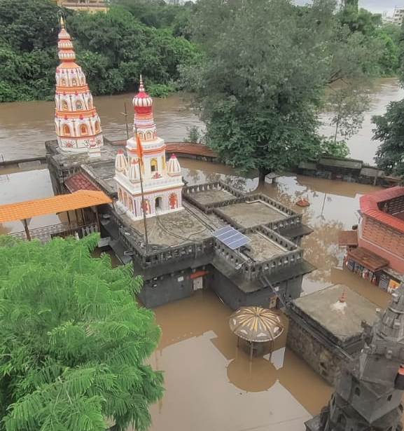 चिंचवडच्या श्री मोरया गोसावी मंदिरात शिरलं पाणी..