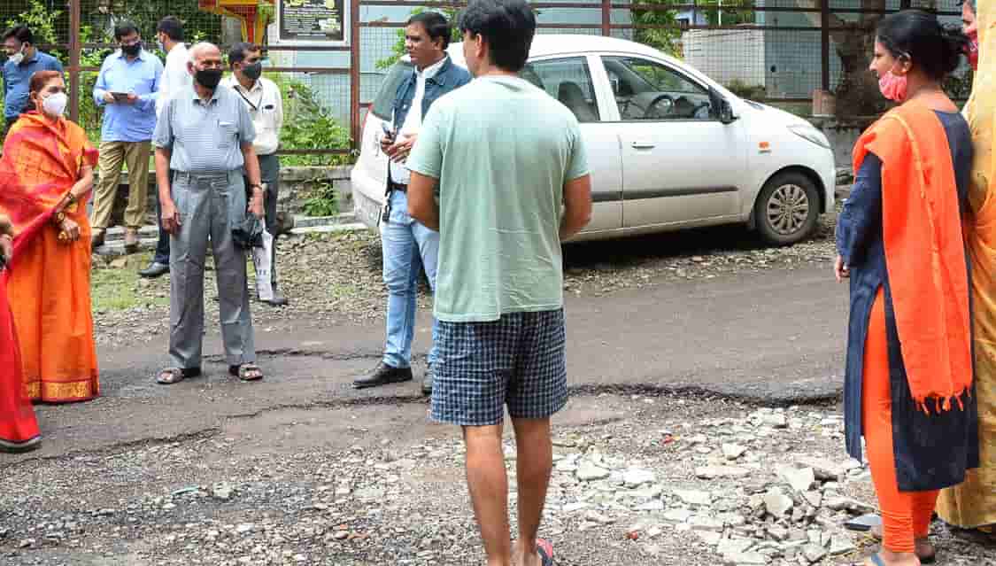 निगडीच्या सिध्दीविनायकनगरीतील रस्ते, ड्रेनेज व विद्युत दिव्यांची दुरुस्ती करा..