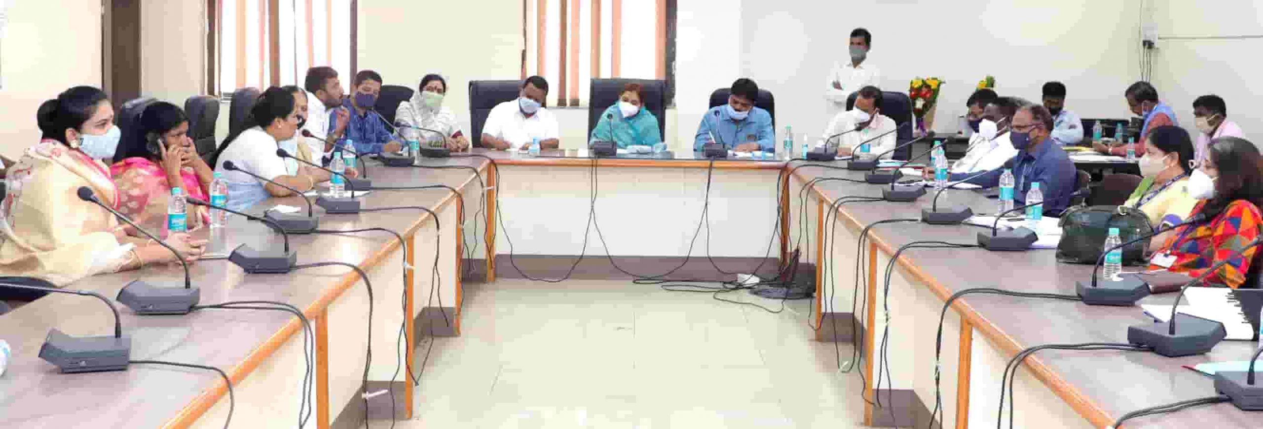 नगरसेवकांना दररोज ५० ते १०० कोविड डोसचे टोकन द्या..