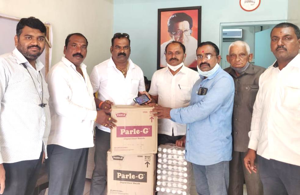मुख्यमंत्री उद्धव ठाकरे यांच्या वाढदिवसानिमित्त आयुष्यमान भारत योजनेतील लाभार्थ्यांना कार्डवाटप..