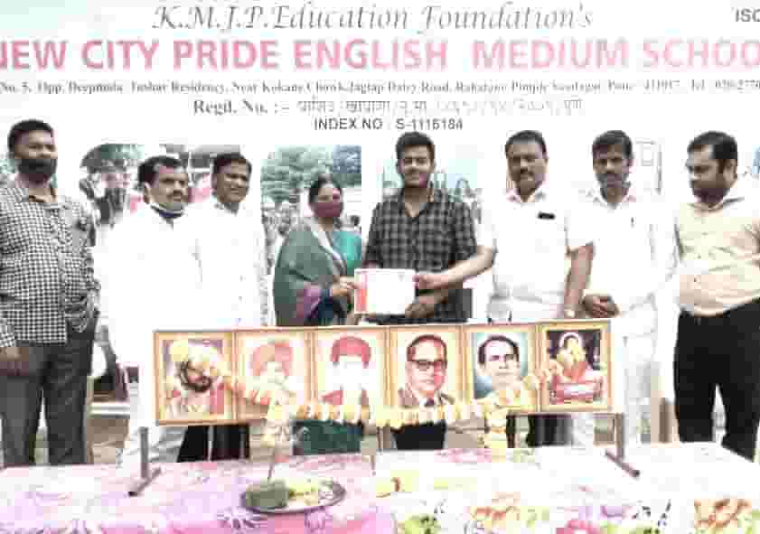रहाटणीतील न्यू सिटी प्राईड इंग्लिश मिडीयम स्कूलमध्ये महापुरुषांची जयंती साजरी...