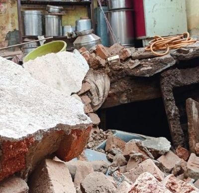 फुगेवाडीत इमारतीचा स्लॅब कोसळून पंधरा वर्षीय मुलगी ढिगाऱ्याखाली अडकली...