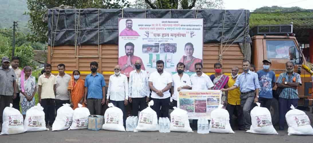 पांडाभाऊ सानेंच्या कोकणातील मदतकार्याने प्रभाग १ मधील कोकणवासीय सुखावले..