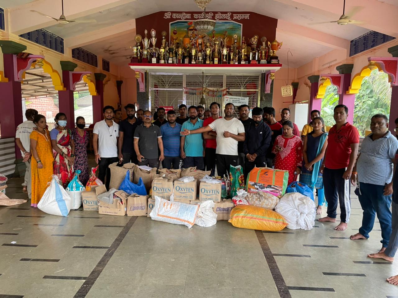 कोकणातील पूरग्रस्तांना शहर मनसेचा 'एक हात मदती'चा..