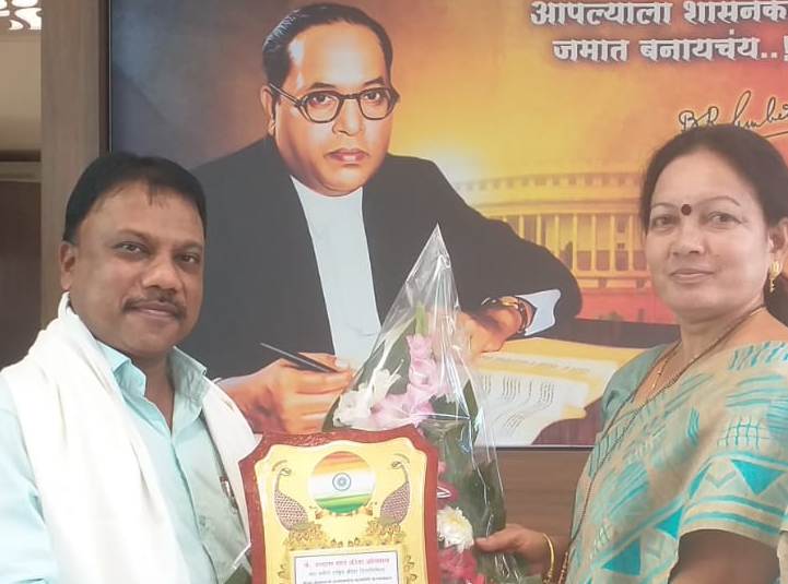 पत्रकार अमोल सहारे यांचा कै. उल्हास साठे क्रीडा प्रतिष्ठानकडून सन्मान...