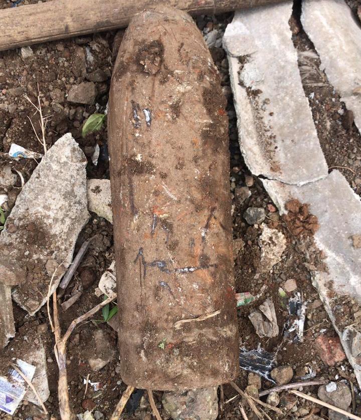 पिंपरीत आढळली ब्रिटिशकालीन बॉम्बसदृश्य वस्तू..