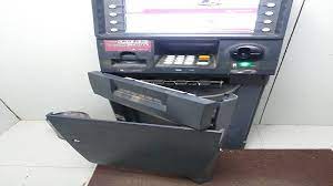 एटीएमची सुरक्षा रामभरोसे; अ‍ॅक्सिस बँकेचे एटीएम फोडण्याचा प्रयत्न..