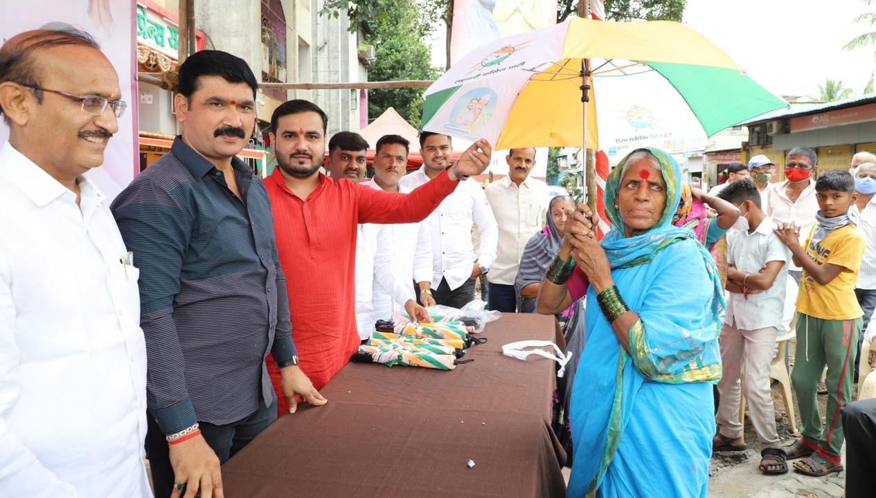 युवा नेते कुणाल थोपटे यांच्या वाढदिवसानिमित्त मोफत पीयूसी तपासणी व छत्री वाटप..